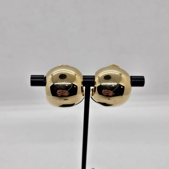 vintage bergere gold tone domed clip on earrings - Picture 1 of 8